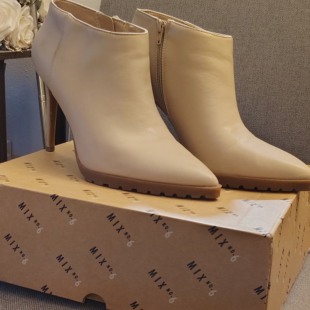 Mix No. 6 Women's Cream Heeled Boots